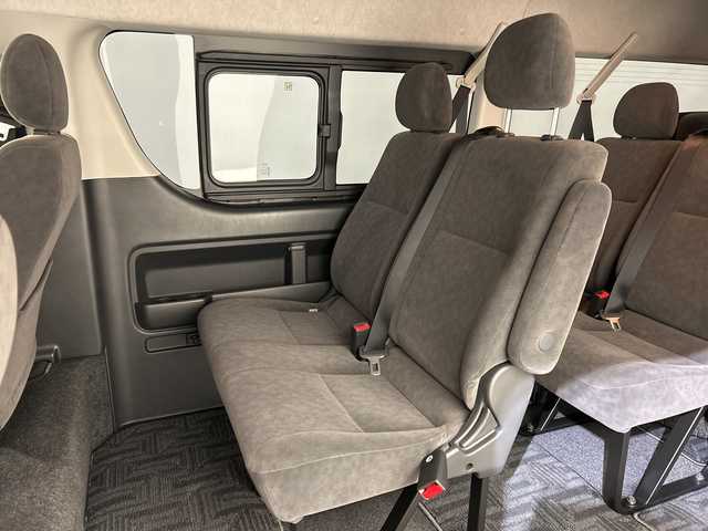 トヨタ ハイエース GL 愛媛県 2017(平29)年 1.6万km ホワイトパールクリスタルシャイン パワースライドドア/15インチアルミホイール/スマートキー/プッシュスタート/LEDヘッドライト//純正ナビ/フルセグTV　バックカメラ　Bluetooth/１２．１型フリップダウンモニター/片側パワースライドドア/スマートエントリー/純正１５インチアルミホイール/ＬＥＤヘッドライト/プッシュスタート/ＥＴＣ/Bluetooth