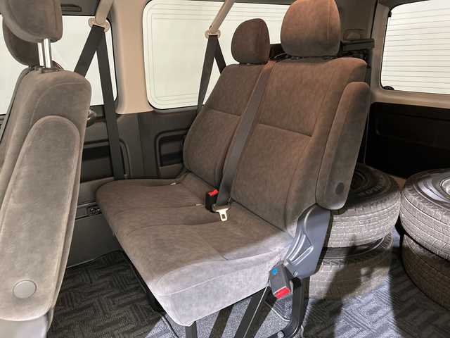 トヨタ ハイエース GL 愛媛県 2017(平29)年 1.6万km ホワイトパールクリスタルシャイン パワースライドドア/15インチアルミホイール/スマートキー/プッシュスタート/LEDヘッドライト//純正ナビ/フルセグTV　バックカメラ　Bluetooth/１２．１型フリップダウンモニター/片側パワースライドドア/スマートエントリー/純正１５インチアルミホイール/ＬＥＤヘッドライト/プッシュスタート/ＥＴＣ/Bluetooth