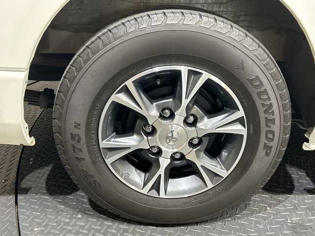 トヨタ ハイエース GL 愛媛県 2017(平29)年 1.6万km ホワイトパールクリスタルシャイン パワースライドドア/15インチアルミホイール/スマートキー/プッシュスタート/LEDヘッドライト//純正ナビ/フルセグTV　バックカメラ　Bluetooth/１２．１型フリップダウンモニター/片側パワースライドドア/スマートエントリー/純正１５インチアルミホイール/ＬＥＤヘッドライト/プッシュスタート/ＥＴＣ/Bluetooth