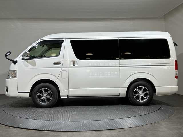 トヨタ ハイエース GL 愛媛県 2017(平29)年 1.6万km ホワイトパールクリスタルシャイン パワースライドドア/15インチアルミホイール/スマートキー/プッシュスタート/LEDヘッドライト//純正ナビ/フルセグTV　バックカメラ　Bluetooth/１２．１型フリップダウンモニター/片側パワースライドドア/スマートエントリー/純正１５インチアルミホイール/ＬＥＤヘッドライト/プッシュスタート/ＥＴＣ/Bluetooth