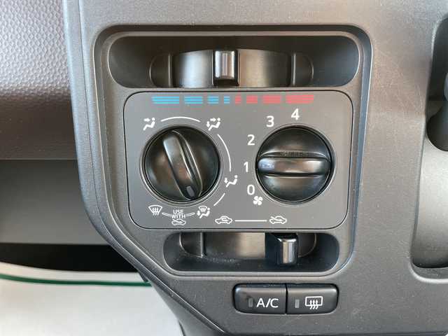 トヨタ タンク X S 山形県 2019(令1)年 1.3万km パールホワイトⅢ スマートアシストIII/・衝突回避支援ブレーキ機能/・先行車発進お知らせ機能/・誤発進抑制制御機能/・車線逸脱警報機能/・オートハイビーム/純正SDナビ/（ワンセグ/CD/BT/FM/AM/SD）/バックカメラ/ビルトインETC/ドライブレコーダー前後/シートヒーター/アイドリングストップ/片側パワースライド/スペアキー/プッシュスタート/夏タイヤ車載（社外アルミ）