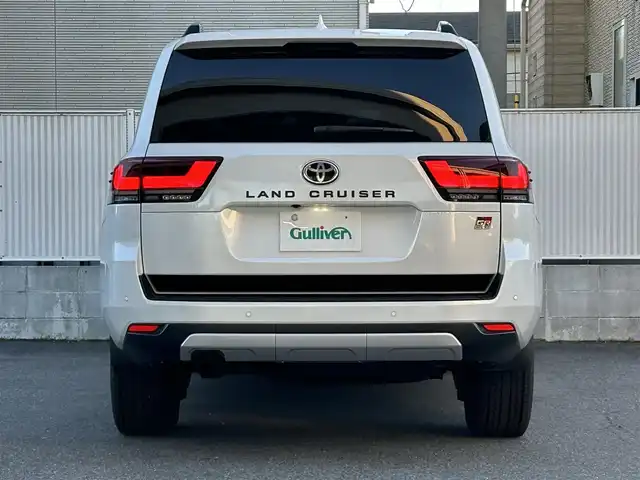 トヨタ ランドクルーザー GRスポーツ 栃木県 2024(令6)年 1万km プレシャスホワイトパール AUTHORセキュリティ/リヤシートエンターテインメントシステム/JBLプレミアムサウンドシステム/12.3インチナビゲ/・地デジ(フルセグ)/・Bluetooth/・Apple CarPlay/Android Auto/・DVD/CD/SD/USB/ToyotaSafetySense/・プリクラッシュセーフティ(歩行者［昼夜］・自転車運転者［昼］/検知機能付衝突回避支援タイプ/ミリ波レーダー+単眼カメラ方式)/・レーントレーシングアシスト［LTA］/・レーンディパーチャーアラート［LDA］ /・レーダークルーズコントロール(全車速追従機能付)/・アダプティブハイビームシステム［AHS］/・オートマチックハイビーム［AHB］/ブラインドスポットモニター(後方車両への接近警報・停車時警報機能付)［BSM］/パーキングサポートブレーキ(前後方静止物/後方接近車両/後方歩行者)/パノラミックビューモニター/ヘッドアップディスプレイ/電動デフロック(フロント・リア)/本革シート(GR専用ブラック)/全席シートヒーター/クーラー/ハンドルヒーター/ルーフレール(ブラック)/前後ドライブレコーダー