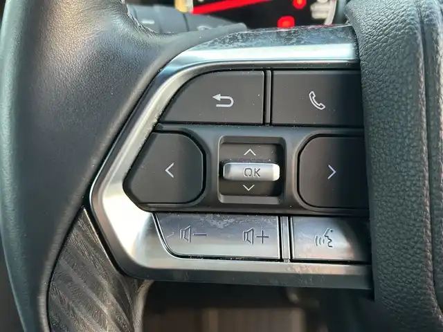 トヨタ ランドクルーザー GRスポーツ 栃木県 2024(令6)年 1万km プレシャスホワイトパール AUTHORセキュリティ/リヤシートエンターテインメントシステム/JBLプレミアムサウンドシステム/12.3インチナビゲ/・地デジ(フルセグ)/・Bluetooth/・Apple CarPlay/Android Auto/・DVD/CD/SD/USB/ToyotaSafetySense/・プリクラッシュセーフティ(歩行者［昼夜］・自転車運転者［昼］/検知機能付衝突回避支援タイプ/ミリ波レーダー+単眼カメラ方式)/・レーントレーシングアシスト［LTA］/・レーンディパーチャーアラート［LDA］ /・レーダークルーズコントロール(全車速追従機能付)/・アダプティブハイビームシステム［AHS］/・オートマチックハイビーム［AHB］/ブラインドスポットモニター(後方車両への接近警報・停車時警報機能付)［BSM］/パーキングサポートブレーキ(前後方静止物/後方接近車両/後方歩行者)/パノラミックビューモニター/ヘッドアップディスプレイ/電動デフロック(フロント・リア)/本革シート(GR専用ブラック)/全席シートヒーター/クーラー/ハンドルヒーター/ルーフレール(ブラック)/前後ドライブレコーダー