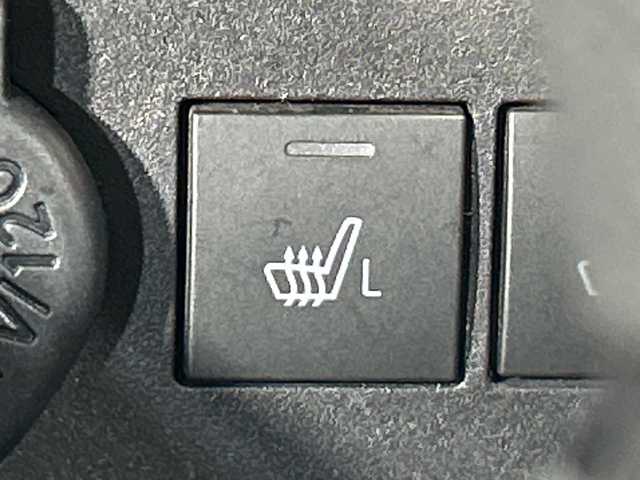 トヨタ ライズ Z 神奈川県 2022(令4)年 2.3万km シャイニングホワイトパール スマートアシスト/7型ナビ/・BT/フルセグTV/CD/DVD/SD/パノラミックビューモニター/電動サイドブレーキ/オートブレーキホールド/シートヒーター(D/N)/ETC/ドライブレコーダー/S-PDL/コーナーセンサー/革巻きステアリング/ステアリングスイッチ/Autoライト/2.1AUSB/LEDヘッドライト/フォグランプ/シートリフター/電動格納ミラー/ウィンカーミラー/純正17インチアルミホイール/純正ドアバイザー/フロアマット