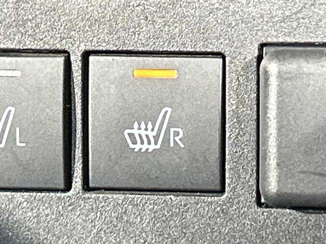 トヨタ ライズ Z 神奈川県 2022(令4)年 2.3万km シャイニングホワイトパール スマートアシスト/7型ナビ/・BT/フルセグTV/CD/DVD/SD/パノラミックビューモニター/電動サイドブレーキ/オートブレーキホールド/シートヒーター(D/N)/ETC/ドライブレコーダー/S-PDL/コーナーセンサー/革巻きステアリング/ステアリングスイッチ/Autoライト/2.1AUSB/LEDヘッドライト/フォグランプ/シートリフター/電動格納ミラー/ウィンカーミラー/純正17インチアルミホイール/純正ドアバイザー/フロアマット