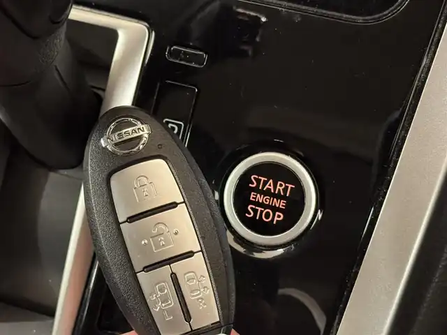 日産 セレナ ハイウェイスター Vセレクション 群馬県 2017(平29)年 9万km ブリリアントホワイトパール エマージェンシーブレーキ/純正7インチSDナビ/・BT/DVD/CD/SD/・FM/AM/純正フリップダウンモニター/アラウンドビューモニター/ETC/両側パワースライドドア/クルーズコントロール/パーキングアシスト/ステアリングスイッチ/アイドリングストップ/LEDヘッドライト/フォグランプ/オートライト/スマートキー/プッシュスタート/社外15インチAW/純正フロアマット/ドアバイザー/電動格納ウィンカーミラー/横滑り防止機能