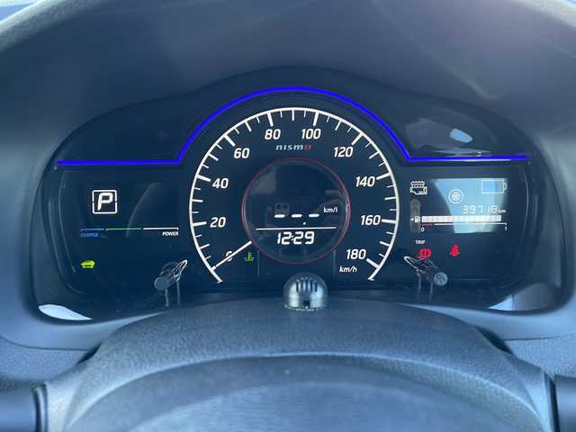 日産 ノート e－パワー ニスモ 三重県 2018(平30)年 4万km ダークメタルグレー 純正ナビ/全方位カメラ/デジタルインナーミラー/純正ドラレコ/ETC/TVキャンセラー/NISMO専用シート/ステアリングスイッチ/レーンキープアシスト/クリアランスソナー/衝突被害軽減システム/横滑り防止/LEDヘッドライト/オートライト/フォグランプ/ヒーター付き電動格納ミラー/スペアキー