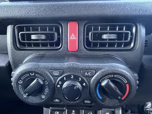 スズキ ジムニー XG 栃木県 2018(平30)年 6.9万km ブルーイッシュブラックパール3 純正8インチSDナビ/・フルセグTV/・CD/DVD/・Bluetooth/・SD/USB/・AM.FM/ドライブレコーダー/4WD/ダウンヒルアシストコントロール/5MT/ヘッドライトレベライザー/リモコンキー/純正16インチAW/純正フロアマット/純正ドアバイザー/横滑り防止システム