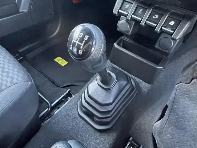 スズキ ジムニー XG 栃木県 2018(平30)年 6.9万km ブルーイッシュブラックパール3 純正8インチSDナビ/・フルセグTV/・CD/DVD/・Bluetooth/・SD/USB/・AM.FM/ドライブレコーダー/4WD/ダウンヒルアシストコントロール/5MT/ヘッドライトレベライザー/リモコンキー/純正16インチAW/純正フロアマット/純正ドアバイザー/横滑り防止システム