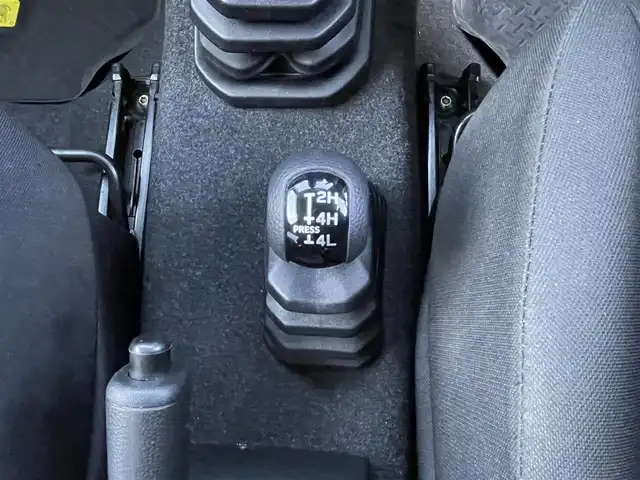 スズキ ジムニー XG 栃木県 2018(平30)年 6.9万km ブルーイッシュブラックパール3 純正8インチSDナビ/・フルセグTV/・CD/DVD/・Bluetooth/・SD/USB/・AM.FM/ドライブレコーダー/4WD/ダウンヒルアシストコントロール/5MT/ヘッドライトレベライザー/リモコンキー/純正16インチAW/純正フロアマット/純正ドアバイザー/横滑り防止システム