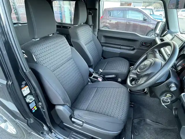 スズキ ジムニー XG 栃木県 2018(平30)年 6.9万km ブルーイッシュブラックパール3 純正8インチSDナビ/・フルセグTV/・CD/DVD/・Bluetooth/・SD/USB/・AM.FM/ドライブレコーダー/4WD/ダウンヒルアシストコントロール/5MT/ヘッドライトレベライザー/リモコンキー/純正16インチAW/純正フロアマット/純正ドアバイザー/横滑り防止システム