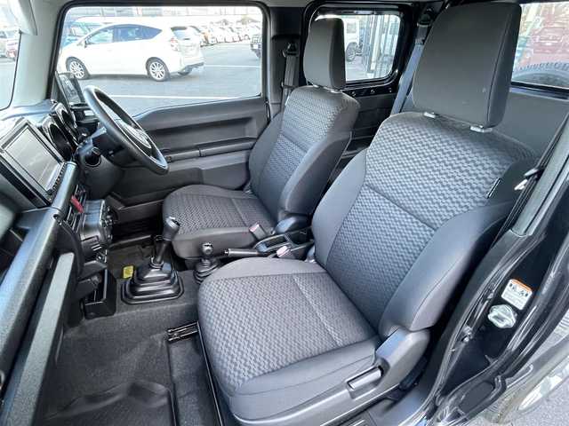 スズキ ジムニー XG 栃木県 2018(平30)年 6.9万km ブルーイッシュブラックパール3 純正8インチSDナビ/・フルセグTV/・CD/DVD/・Bluetooth/・SD/USB/・AM.FM/ドライブレコーダー/4WD/ダウンヒルアシストコントロール/5MT/ヘッドライトレベライザー/リモコンキー/純正16インチAW/純正フロアマット/純正ドアバイザー/横滑り防止システム