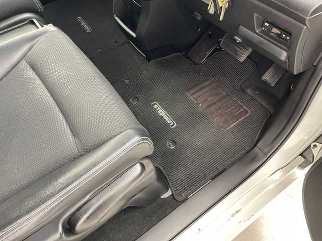 ホンダ ステップワゴン スパーダ Z クールスピリット 群馬県 2013(平25)年 5.6万km ホワイトオーキッドパール １０．２型後席モニター　７型ナビ　フルセグＴＶ　バックカメラ　クルーズコントロール　両側電動スライドドア　ＥＴＣ　ステアリングスイッチ　パドルシフト　ＨＩＤヘッドライト　オートライト　禁煙車