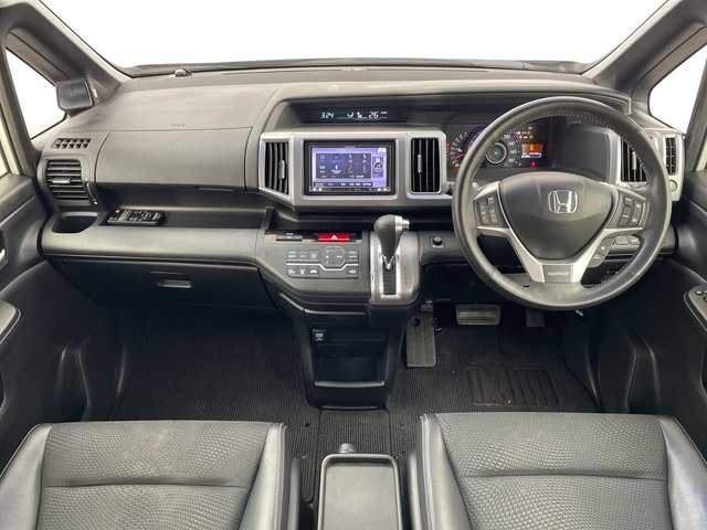 ホンダ ステップワゴン スパーダ Z クールスピリット 群馬県 2013(平25)年 5.6万km ホワイトオーキッドパール １０．２型後席モニター　７型ナビ　フルセグＴＶ　バックカメラ　クルーズコントロール　両側電動スライドドア　ＥＴＣ　ステアリングスイッチ　パドルシフト　ＨＩＤヘッドライト　オートライト　禁煙車