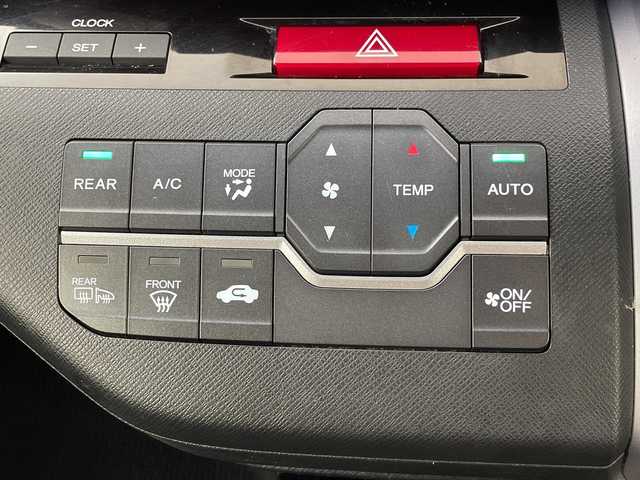 ホンダ ステップワゴン スパーダ Z クールスピリット 群馬県 2013(平25)年 5.6万km ホワイトオーキッドパール １０．２型後席モニター　７型ナビ　フルセグＴＶ　バックカメラ　クルーズコントロール　両側電動スライドドア　ＥＴＣ　ステアリングスイッチ　パドルシフト　ＨＩＤヘッドライト　オートライト　禁煙車