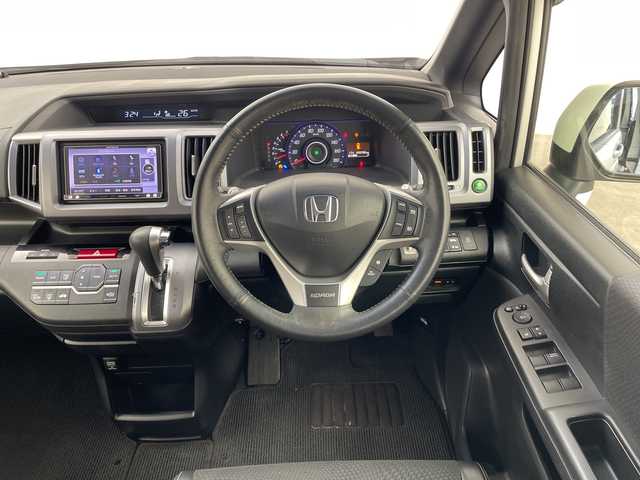 ホンダ ステップワゴン スパーダ Z クールスピリット 群馬県 2013(平25)年 5.6万km ホワイトオーキッドパール １０．２型後席モニター　７型ナビ　フルセグＴＶ　バックカメラ　クルーズコントロール　両側電動スライドドア　ＥＴＣ　ステアリングスイッチ　パドルシフト　ＨＩＤヘッドライト　オートライト　禁煙車