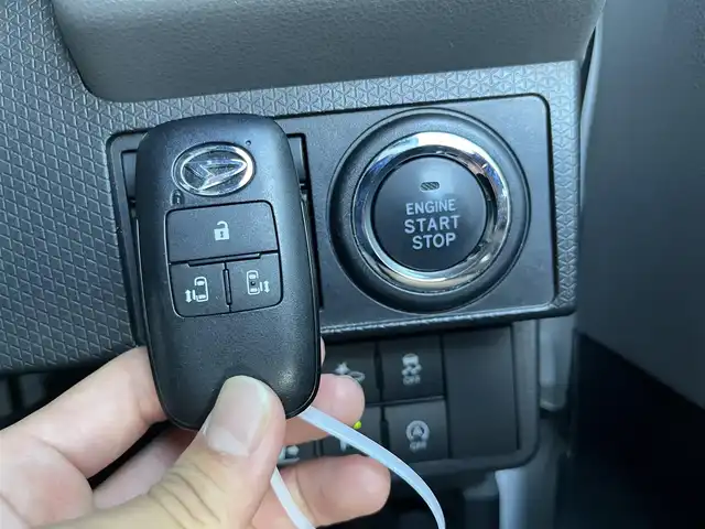 ダイハツ タント カスタム RS 高知県 2019(令1)年 3.6万km シャイニングホワイトパール 社外メモリーナビ/ CD DVD MSV BTオーディオ フルセグTV/バックカメラ/両側パワースライドドア/コーナーセンサー/革巻きステアリング/ハーフレザー調シート/オートリトラミラー/オートLEDヘッドライト/ドライブレコーダー/純正フロアマット/ETC