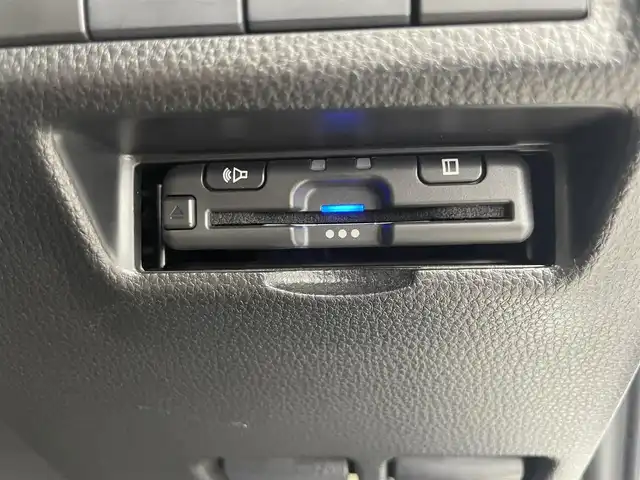 トヨタ ＲＡＶ４ G Zパッケージ 富山県 2019(令1)年 5.1万km ホワイトパールクリスタルシャイン 純正ナビ（AM/FM/CD/DVD/SD/USB/BT）/フルセグTV/バックカメラ/夏タイヤ（純正１９インチAW付き）積込/レーダークルーズコントロール/プリクラッシュセーフティ/レーンキープアシスト/クリアランスソナー/ブラインドスポットモニター/オートマチックハイビーム/LEDヘッドライト/デジタルインナーミラー/ビルトイETC/１００V充電/レザーシート/前席シートヒーター/ステアリングヒーター/前席シートヒーター/電動リアゲート/スマートキー/プッシュスタート/純正ラバーマット