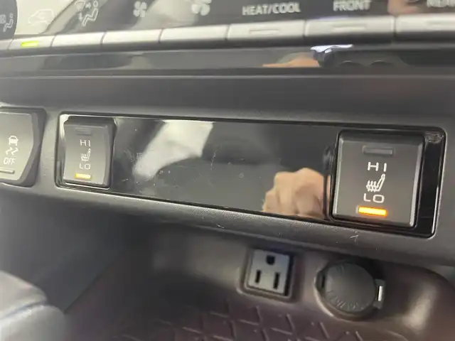 トヨタ ＲＡＶ４ G Zパッケージ 富山県 2019(令1)年 5.1万km ホワイトパールクリスタルシャイン 純正ナビ（AM/FM/CD/DVD/SD/USB/BT）/フルセグTV/バックカメラ/夏タイヤ（純正１９インチAW付き）積込/レーダークルーズコントロール/プリクラッシュセーフティ/レーンキープアシスト/クリアランスソナー/ブラインドスポットモニター/オートマチックハイビーム/LEDヘッドライト/デジタルインナーミラー/ビルトイETC/１００V充電/レザーシート/前席シートヒーター/ステアリングヒーター/前席シートヒーター/電動リアゲート/スマートキー/プッシュスタート/純正ラバーマット