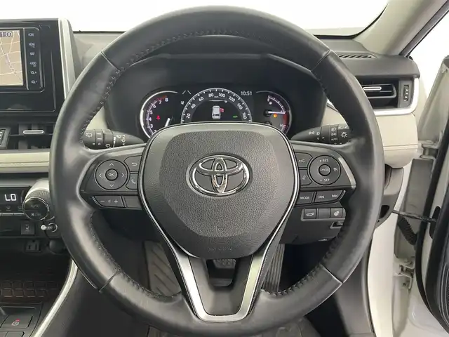 トヨタ ＲＡＶ４ G Zパッケージ 富山県 2019(令1)年 5.1万km ホワイトパールクリスタルシャイン 純正ナビ（AM/FM/CD/DVD/SD/USB/BT）/フルセグTV/バックカメラ/夏タイヤ（純正１９インチAW付き）積込/レーダークルーズコントロール/プリクラッシュセーフティ/レーンキープアシスト/クリアランスソナー/ブラインドスポットモニター/オートマチックハイビーム/LEDヘッドライト/デジタルインナーミラー/ビルトイETC/１００V充電/レザーシート/前席シートヒーター/ステアリングヒーター/前席シートヒーター/電動リアゲート/スマートキー/プッシュスタート/純正ラバーマット