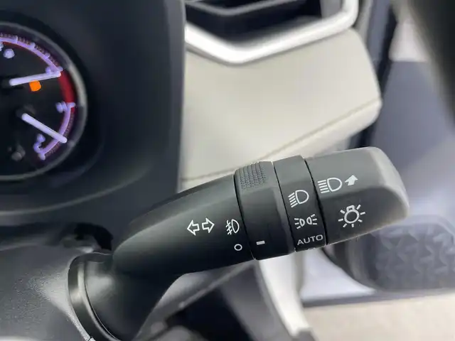 トヨタ ＲＡＶ４ G Zパッケージ 富山県 2019(令1)年 5.1万km ホワイトパールクリスタルシャイン 純正ナビ（AM/FM/CD/DVD/SD/USB/BT）/フルセグTV/バックカメラ/夏タイヤ（純正１９インチAW付き）積込/レーダークルーズコントロール/プリクラッシュセーフティ/レーンキープアシスト/クリアランスソナー/ブラインドスポットモニター/オートマチックハイビーム/LEDヘッドライト/デジタルインナーミラー/ビルトイETC/１００V充電/レザーシート/前席シートヒーター/ステアリングヒーター/前席シートヒーター/電動リアゲート/スマートキー/プッシュスタート/純正ラバーマット