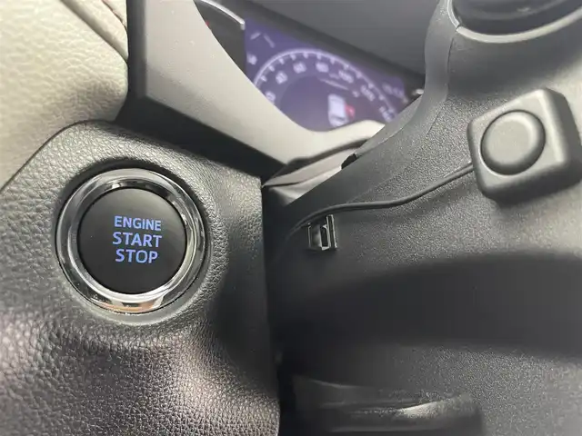 トヨタ ＲＡＶ４ G Zパッケージ 富山県 2019(令1)年 5.1万km ホワイトパールクリスタルシャイン 純正ナビ（AM/FM/CD/DVD/SD/USB/BT）/フルセグTV/バックカメラ/夏タイヤ（純正１９インチAW付き）積込/レーダークルーズコントロール/プリクラッシュセーフティ/レーンキープアシスト/クリアランスソナー/ブラインドスポットモニター/オートマチックハイビーム/LEDヘッドライト/デジタルインナーミラー/ビルトイETC/１００V充電/レザーシート/前席シートヒーター/ステアリングヒーター/前席シートヒーター/電動リアゲート/スマートキー/プッシュスタート/純正ラバーマット