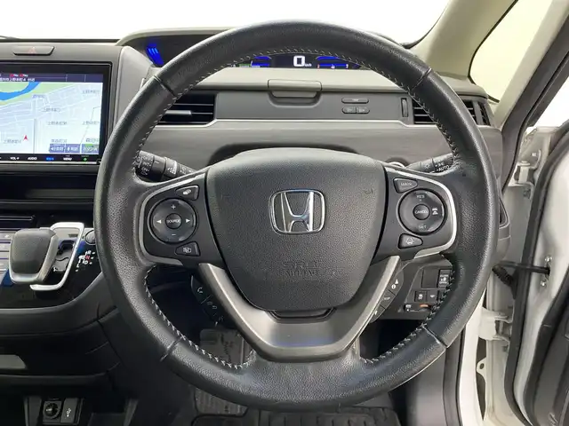 ホンダ フリード ハイブリット G ホンダセンシング 福井県 2019(令1)年 4.6万km プラチナホワイトパール Sパッケージ/-本革巻きステアリング/-コンビシート&専用インテリア/-15インチアルミホイール/-シートバックアッパーポケット/純正9インチプレミアムインターナビ/-AM/FM/DVD/BT/USB/HDMI/フルセグTV/純正ドライブレコーダー前後/純正フロアマット/両側パワースライドドア/バックカメラ/ETC/ハーフレザーシート/シートヒーター/衝突被害軽減システム/レーダークルーズコントロール/レーンキープアシスト/横滑り防止装置/アイドリングストップ/オートLEDライト/ステアリングスイッチ
