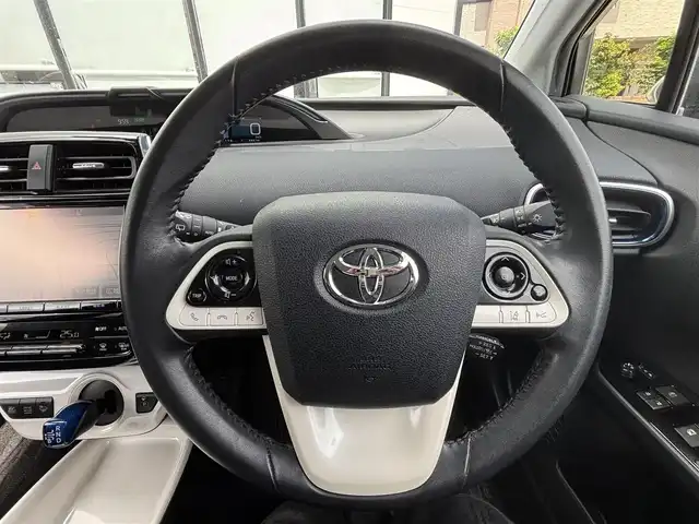 トヨタ プリウス A ツーリングセレクション 宮城県 2016(平28)年 4.9万km シルバーM 登録時走行距離４８５７５ｋｍ/レーダークルーズコントロール/純正ナビ/・Bluetooth/・フルセグテレビ/・DVD/CD/・ＡＭ／ＦＭ/プリクラッシュセーフティ/インテリジェントクリアランスソナー/ブラインドスポットモニター/ヘッドアップディスプレイ/オートライト/オートマチックハイビーム/ＬＥＤヘッドライト/ウインカーミラー/電格ミラー/ドアバイザー