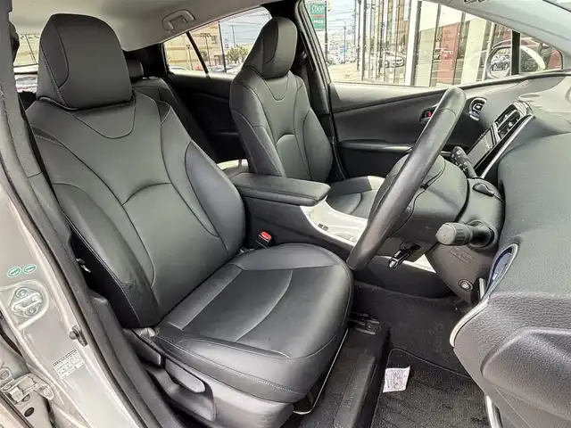 トヨタ プリウス A ツーリングセレクション 宮城県 2016(平28)年 4.9万km シルバーM 登録時走行距離４８５７５ｋｍ/レーダークルーズコントロール/純正ナビ/・Bluetooth/・フルセグテレビ/・DVD/CD/・ＡＭ／ＦＭ/プリクラッシュセーフティ/インテリジェントクリアランスソナー/ブラインドスポットモニター/ヘッドアップディスプレイ/オートライト/オートマチックハイビーム/ＬＥＤヘッドライト/ウインカーミラー/電格ミラー/ドアバイザー