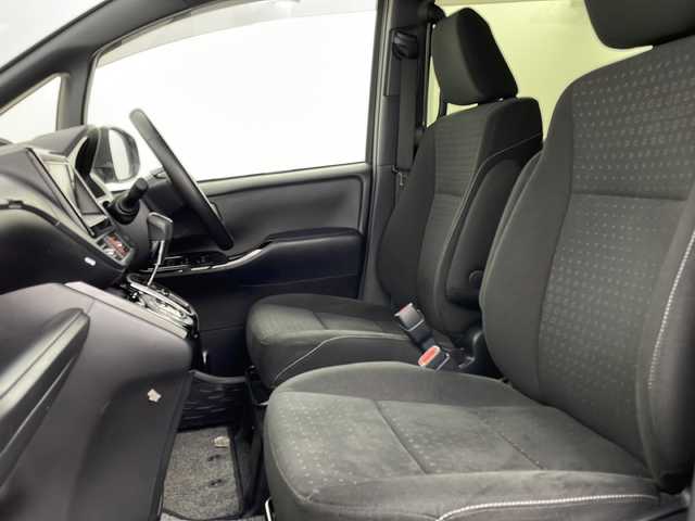 トヨタ ノア G 新潟県 2019(平31)年 3万km ブラック ４WD/トヨタセーフティセンス/純正SDナビ/　　CD/BT/AM/FM/ワンセグ/SD/バックモニター/クルーズコントロール/片側パワースライドドア/HIDオートライト/オートマチックハイビーム/前席シートヒーター/純正15インチアルミホイール付/純正アルミホイール付スタッドレスタイヤ車載　　　　(195/65/R15/5ミリ)/アイドリングストップ/USBポート×2/ウィンカーミラー/後席パーソナルテーブル/後席サンシェード/スマートキー/ETC