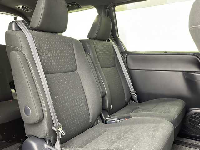 トヨタ ノア G 新潟県 2019(平31)年 3万km ブラック ４WD/トヨタセーフティセンス/純正SDナビ/　　CD/BT/AM/FM/ワンセグ/SD/バックモニター/クルーズコントロール/片側パワースライドドア/HIDオートライト/オートマチックハイビーム/前席シートヒーター/純正15インチアルミホイール付/純正アルミホイール付スタッドレスタイヤ車載　　　　(195/65/R15/5ミリ)/アイドリングストップ/USBポート×2/ウィンカーミラー/後席パーソナルテーブル/後席サンシェード/スマートキー/ETC