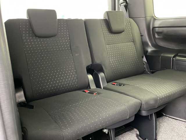 トヨタ ノア G 新潟県 2019(平31)年 3万km ブラック ４WD/トヨタセーフティセンス/純正SDナビ/　　CD/BT/AM/FM/ワンセグ/SD/バックモニター/クルーズコントロール/片側パワースライドドア/HIDオートライト/オートマチックハイビーム/前席シートヒーター/純正15インチアルミホイール付/純正アルミホイール付スタッドレスタイヤ車載　　　　(195/65/R15/5ミリ)/アイドリングストップ/USBポート×2/ウィンカーミラー/後席パーソナルテーブル/後席サンシェード/スマートキー/ETC
