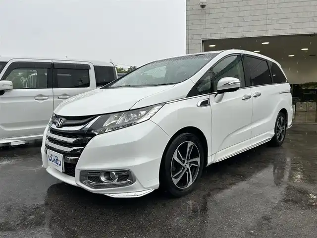 ホンダ オデッセイ アブソルート 和歌山県 2013(平25)年 13.6万km ホワイトオーキッドパール (株)IDOMが運営する【じしゃロン和歌山店】の自社ローン専用車両になります。こちらは現金またはオートローンご利用時の価格です。自社ローンご希望の方は別途その旨お申付け下さい/8人乗り/あんしんパッケージ/シティブレーキアクティブシステム/純正インターナビ/CD/DVD/フルセグTV/HDMI/純正フリップダウンモニター/前後ドライブレコーダー/純正フロアマット/スマートキー/エンジンプッシュスタート/ビルトインETC/パドルシフト/保証書/取説/スペアキー