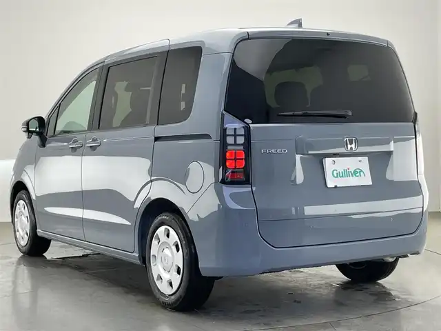 ホンダ フリード AIR 愛知県 2025(令7)年 0.1万km未満 ソニックグレーパール 登録済未使用車　ホンダセンシング　ホンダコネクトナビ装着用パッケージ　両側パワースライドドア　衝突軽減装置　車線逸脱　追従クルコン　ハンドル支援　ＬＥＤオートライト　リヤパーキングセンサー　ロールサンシェード　禁煙車/●衝突軽減ブレーキ（CMBS）/●先行車発進お知らせ機能/●歩行者事故低減ステアリング/●路外逸脱抑制機能/●標識認識機能/●渋滞追従機能付アダプティブクルーズコントロール（ACC）/●車線維持支援システム（LKAS）/●トラフィックジャムアシスト（渋滞運転支援機能）/●誤発進抑制機能/●後方誤発進抑制機能/●近距離衝突軽減ブレーキ/●急アクセル抑制機能/●パーキングセンサーシステム/●オートハイビーム