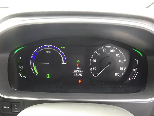 ホンダ オデッセイ ハイブリッド e:HEVアブソルート EXブラックED 千葉県 2023(令5)年 0.3万km プラチナホワイトパール ホンダセンシング/・衝突軽減ブレーキ（CMBS）/・車線維持支援システム（LKAS）/・アダプティブクルーズコントロール（ACC）/・ブラインドスポットインフォメーション/・後方誤発進抑制機能/・誤発進抑制機能/パワーバックドア/両側パワースライドドア/レザーシート/前席パワーシート/シートヒーター/ワイヤレス充電/純正メモリーナビ/地デジTV/【DVD/CD再生機能　Bluetooth接続】/マルチビューカメラシステム/革巻きステアリング/ステアリングスイッチ/ETC/LEDヘッドライト/LEDフォグライト/ウインカーミラー/コーナーセンサー/純正18インチアルミホイル/サイド/カーテンエアバッグ/Honda スマートキー