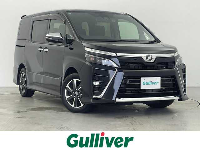 トヨタ ヴォクシー ZS 煌Ⅱ 群馬県 2019(平31)年 5.6万km ブラック 純正12.1インチフリップダウンモニター　（型式V12T-R68C）/純正10インチSDナビ　（型式NSZN-Z68T）/　AM/FM/Bluetooth/フルセグTV/SD/CD/DVD/＝＝＝＝＝＝＝＝＝＝＝＝/バックカメラ/トヨタセーフティセンス/・プリクラッシュセーフティ（レーザーレーダー＋単独カメラ方式）/・レーンディパーチャーアラート/・オートマチックハイビーム/・先行車発進告知機能/両側パワースライドドア/クルーズコントロール/ETC/社外ドライブレコーダー（TZ-D004）