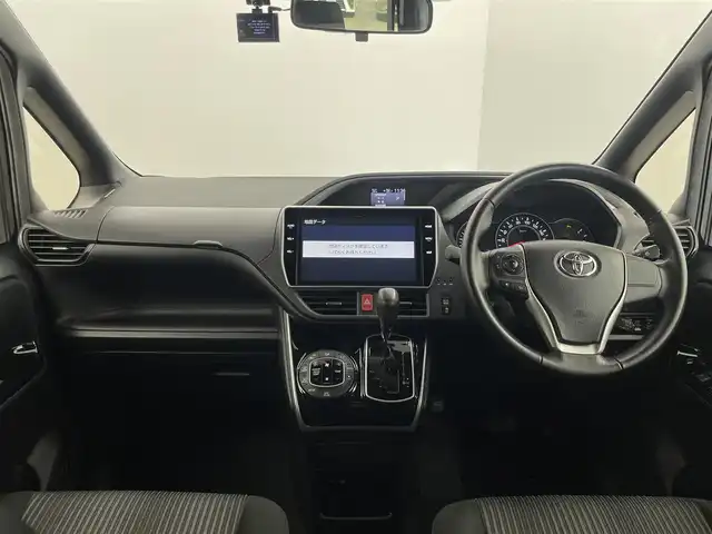 トヨタ ヴォクシー ZS 煌Ⅱ 群馬県 2019(平31)年 5.6万km ブラック 純正12.1インチフリップダウンモニター　（型式V12T-R68C）/純正10インチSDナビ　（型式NSZN-Z68T）/　AM/FM/Bluetooth/フルセグTV/SD/CD/DVD/＝＝＝＝＝＝＝＝＝＝＝＝/バックカメラ/トヨタセーフティセンス/・プリクラッシュセーフティ（レーザーレーダー＋単独カメラ方式）/・レーンディパーチャーアラート/・オートマチックハイビーム/・先行車発進告知機能/両側パワースライドドア/クルーズコントロール/ETC/社外ドライブレコーダー（TZ-D004）