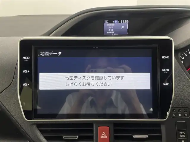 トヨタ ヴォクシー ZS 煌Ⅱ 群馬県 2019(平31)年 5.6万km ブラック 純正12.1インチフリップダウンモニター　（型式V12T-R68C）/純正10インチSDナビ　（型式NSZN-Z68T）/　AM/FM/Bluetooth/フルセグTV/SD/CD/DVD/＝＝＝＝＝＝＝＝＝＝＝＝/バックカメラ/トヨタセーフティセンス/・プリクラッシュセーフティ（レーザーレーダー＋単独カメラ方式）/・レーンディパーチャーアラート/・オートマチックハイビーム/・先行車発進告知機能/両側パワースライドドア/クルーズコントロール/ETC/社外ドライブレコーダー（TZ-D004）