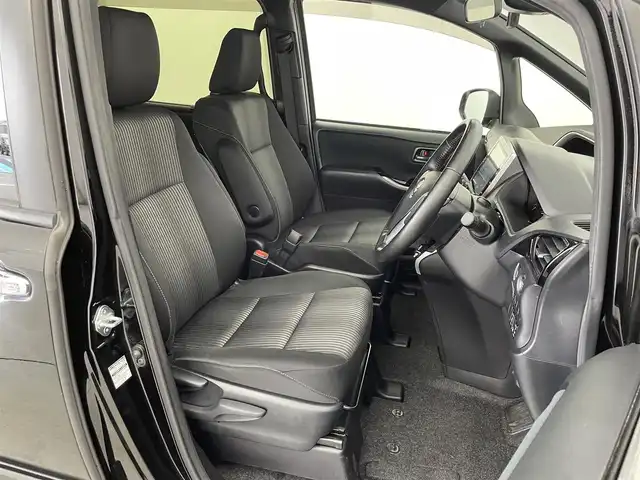 トヨタ ヴォクシー ZS 煌Ⅱ 群馬県 2019(平31)年 5.6万km ブラック 純正12.1インチフリップダウンモニター　（型式V12T-R68C）/純正10インチSDナビ　（型式NSZN-Z68T）/　AM/FM/Bluetooth/フルセグTV/SD/CD/DVD/＝＝＝＝＝＝＝＝＝＝＝＝/バックカメラ/トヨタセーフティセンス/・プリクラッシュセーフティ（レーザーレーダー＋単独カメラ方式）/・レーンディパーチャーアラート/・オートマチックハイビーム/・先行車発進告知機能/両側パワースライドドア/クルーズコントロール/ETC/社外ドライブレコーダー（TZ-D004）