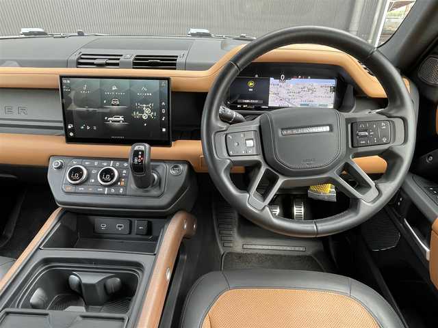 ランドローバー ランドローバー ディフェンダー 110X 香川県 2022(令4)年 1.7万km サントリーニブラック 純正ナビ/360度カメラ/アダクティブクルーズコントロール/ETC/茶色革シート/全席シートヒーター/前席エアシート/パワーシートメモリー付/デジタルインナー/純正20インチAW/ヘッドアップディスプレイ/置くだけ充電/電動サイドステップ