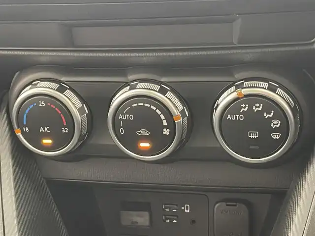 マツダ マツダ２ 15S スマートエディション 愛知県 2020(令2)年 0.9万km ソウルレッドクリスタルM 純正ナビ　フルセグＴＶ　Ｂｌｕｅｔｏｏｔｈ　全方位カメラ　アイアクティブセンス　衝突軽減　ＢＳＭ　誤発進抑制　ＨＩＤヘッドライト　前後コーナーセンサー　ＥＴＣ　プッシュスタート　スマートキー　禁煙車