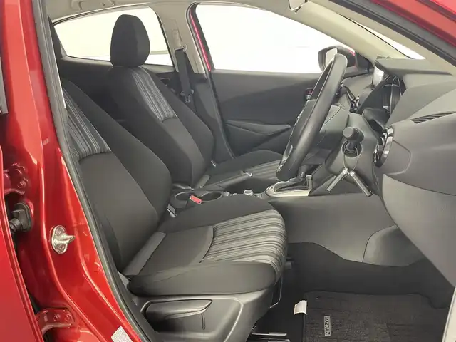 マツダ マツダ２ 15S スマートエディション 愛知県 2020(令2)年 0.9万km ソウルレッドクリスタルM 純正ナビ　フルセグＴＶ　Ｂｌｕｅｔｏｏｔｈ　全方位カメラ　アイアクティブセンス　衝突軽減　ＢＳＭ　誤発進抑制　ＨＩＤヘッドライト　前後コーナーセンサー　ＥＴＣ　プッシュスタート　スマートキー　禁煙車