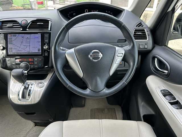 日産 セレナ ハイウェイS G S HV Aセーフ 埼玉県 2014(平26)年 8.4万km ブリリアントホワイトパール ワンオーナー車/純正ナビＴＶ/・AM/FM・SD・BT/クリアランスソナー/追従機能なしクルーズコントロール/衝突軽減ブレーキ/レーンディパーチャーアラート/アラウンドビューモニター/前方ドライブレコーダー/ビルトインETC/自動防眩ミラー/プッシュスタート/純正フロアマット/保証書付整備手帳/取扱説明書