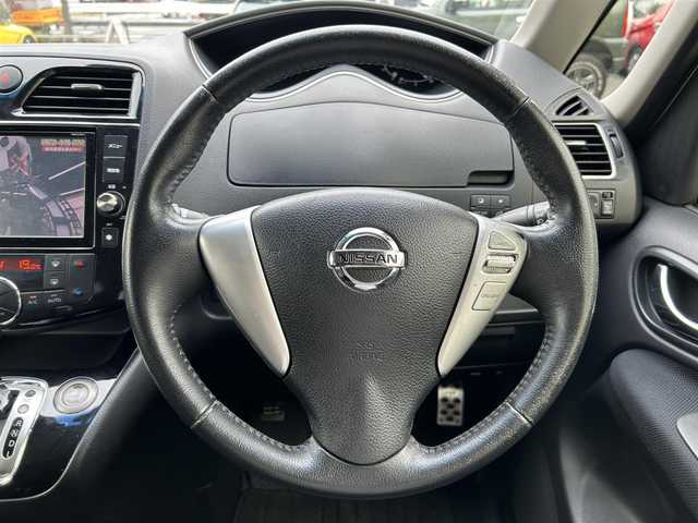 日産 セレナ ハイウェイスター Sハイブリッド 東京都 2014(平26)年 11.5万km ブリリアントホワイトパール 純正SDナビ/　フルセグTV/CD/DVD/SD/AM・FM/AUX/アラウンドビューモニター/クルーズコントール/レーンキープアシスト/ヘッドライトレベライザー/純正16インチアルミホイール/片側パワースライドドア/ビルトインETC　　/衝突被害軽減ブレーキ/ステアリングスイッチ/社外フロアマット/ドアバイザー/プッシュスタート/電動格納ミラー/オートライト/ウインカーミラー/スマートキー×2/取扱説明書/保証書/点検記録簿/スペアキー
