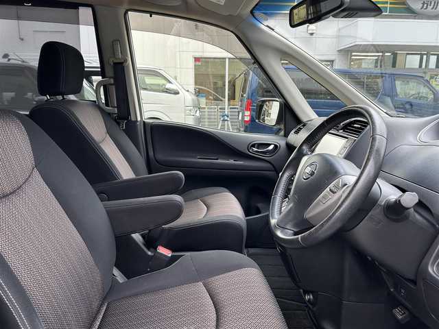 日産 セレナ ハイウェイスター Sハイブリッド 東京都 2014(平26)年 11.5万km ブリリアントホワイトパール 純正SDナビ/　フルセグTV/CD/DVD/SD/AM・FM/AUX/アラウンドビューモニター/クルーズコントール/レーンキープアシスト/ヘッドライトレベライザー/純正16インチアルミホイール/片側パワースライドドア/ビルトインETC　　/衝突被害軽減ブレーキ/ステアリングスイッチ/社外フロアマット/ドアバイザー/プッシュスタート/電動格納ミラー/オートライト/ウインカーミラー/スマートキー×2/取扱説明書/保証書/点検記録簿/スペアキー