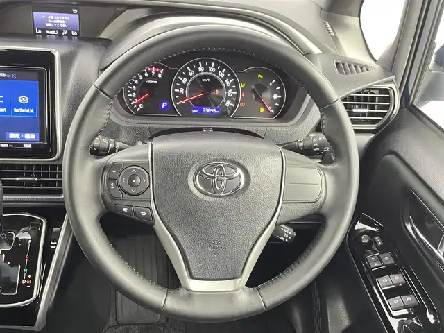 トヨタ ヴォクシー ZS 煌Ⅱ 千葉県 2020(令2)年 3.4万km ブラッキッシュアゲハガラスフレーク セーフティセンス（衝突回避支援パッケージ）/・プリクラッシュセーフティシステム/・レーンディパーチャーアラート/・オートマチックハイビーム/・先行車発進告知機能/純正9インチメモリーナビ/・フルセグTV/・Bluetoothオーディオ接続/・CD/DVD再生機能/両側パワースライドドア/スマートキー/クルーズコントロール/ビルトインETC/LEDヘッドライト/前後コーナーセンサー/アイドリングストップ