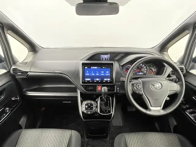 トヨタ ヴォクシー ZS 煌Ⅱ 千葉県 2020(令2)年 3.4万km ブラッキッシュアゲハガラスフレーク セーフティセンス（衝突回避支援パッケージ）/・プリクラッシュセーフティシステム/・レーンディパーチャーアラート/・オートマチックハイビーム/・先行車発進告知機能/純正9インチメモリーナビ/・フルセグTV/・Bluetoothオーディオ接続/・CD/DVD再生機能/両側パワースライドドア/スマートキー/クルーズコントロール/ビルトインETC/LEDヘッドライト/前後コーナーセンサー/アイドリングストップ