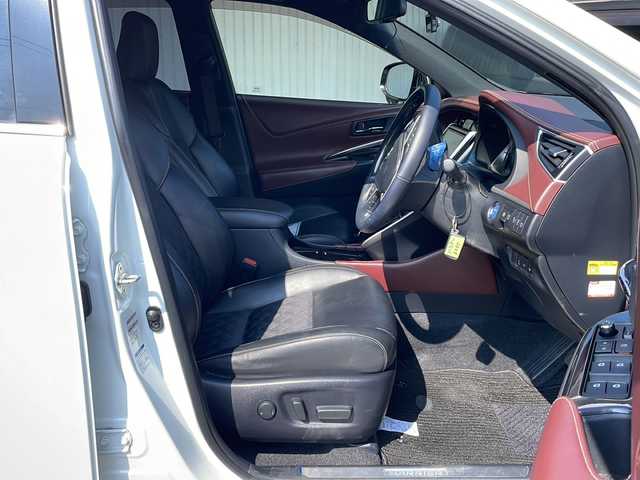 トヨタ ハリアー ハイブリッド プレミアム 長野県 2018(平30)年 5.7万km ホワイトパールクリスタルシャイン ４WD/アルパイン９型ナビ/バックカメラ/ETC/ドライブレコーダー/パワーバックドア/ハーフレザーシート/前後コーナーセンサー /LEDヘッドライト/純正１８インチアルミ/カードキー/AC１００V電源