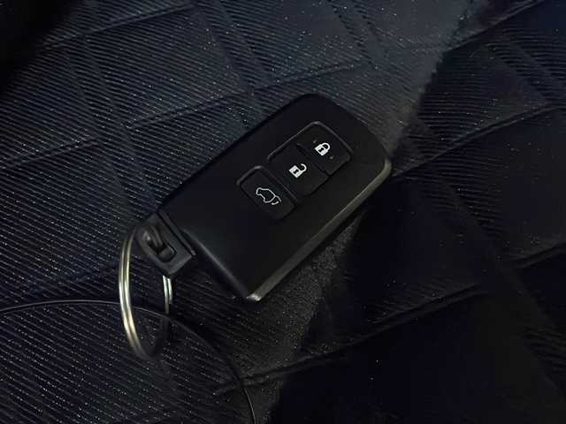 トヨタ ハリアー ハイブリッド プレミアム 長野県 2018(平30)年 5.7万km ホワイトパールクリスタルシャイン ４WD/アルパイン９型ナビ/バックカメラ/ETC/ドライブレコーダー/パワーバックドア/ハーフレザーシート/前後コーナーセンサー /LEDヘッドライト/純正１８インチアルミ/カードキー/AC１００V電源