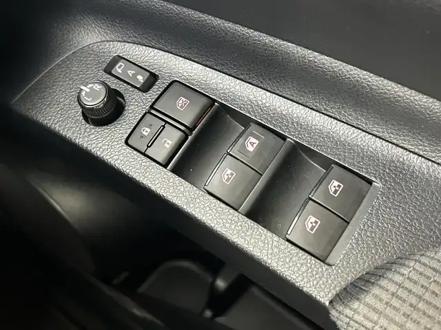 トヨタ シエンタ ハイブリッド G セーフティエディションⅡ 愛知県 2022(令4)年 6.4万km ブラックマイカ 禁煙車/純正7インチナビ/（CD/DVD/Bluetooth/フルセグTV/AM/FM)/バックカメラ/AC100V電源/トヨタセーフティセンス/・プリクラッシュセーフティ/・レーンディパーチャーアラート/・オートマチックハイビーム/・誤発進抑制機能/コーナーセンサー/ドライブレコーダー/ETC/ステアリングヒーター/シートヒーター/両側パワースライドドア/スマートキー/スペアキー有/純正フロアマット/横滑り防止装置/LEDヘッドライト/フロントフォグランプ/オートライト